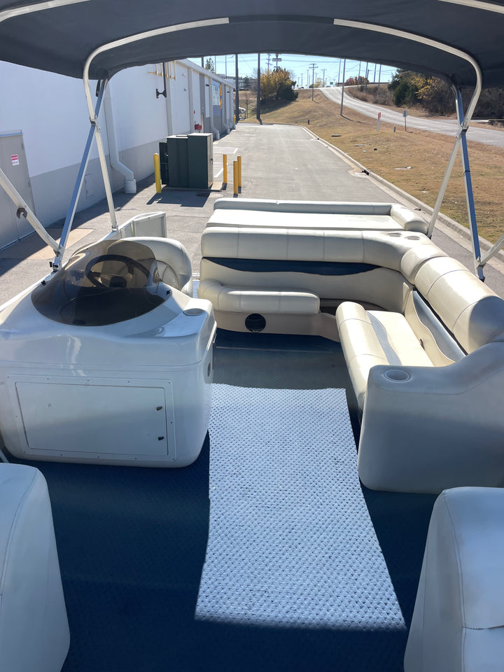 2004 Odyssey 322C Tritoon