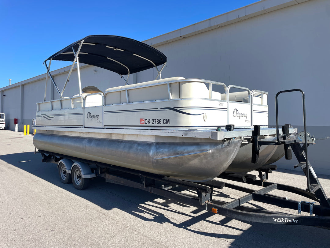 2004 Odyssey 322C Tritoon