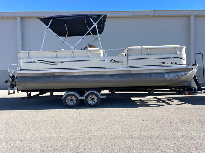 2004 Odyssey 322C Tritoon