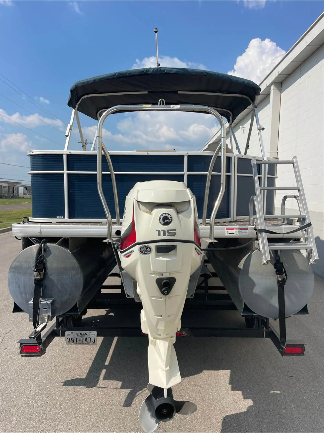 2016 Sweetwater 2286 Fish Pontoon