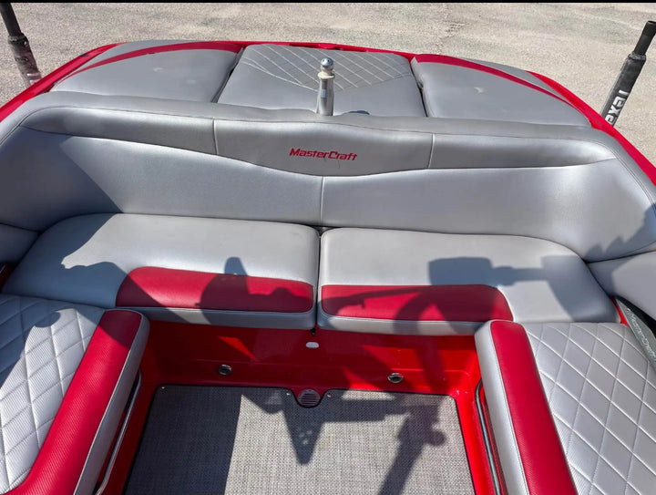 2010 Mastercraft X2 SS Surf Boat