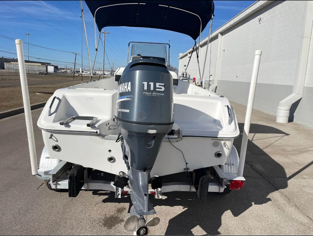 2003 Sea Hunt 186 Triton Center Console