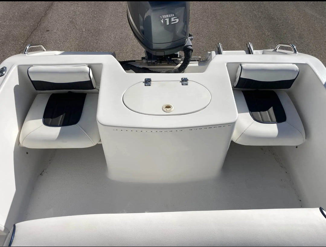 2003 Sea Hunt 186 Triton Center Console