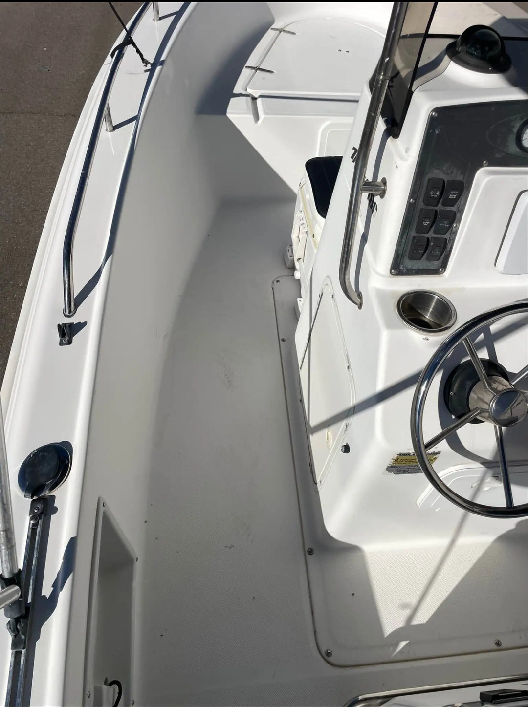 2003 Sea Hunt 186 Triton Center Console