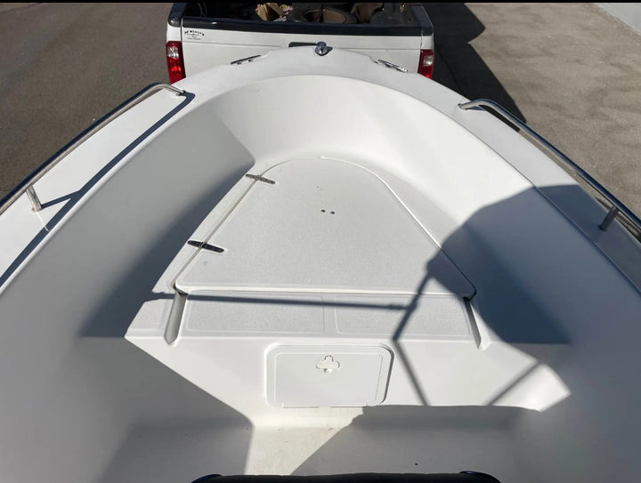 2003 Sea Hunt 186 Triton Center Console