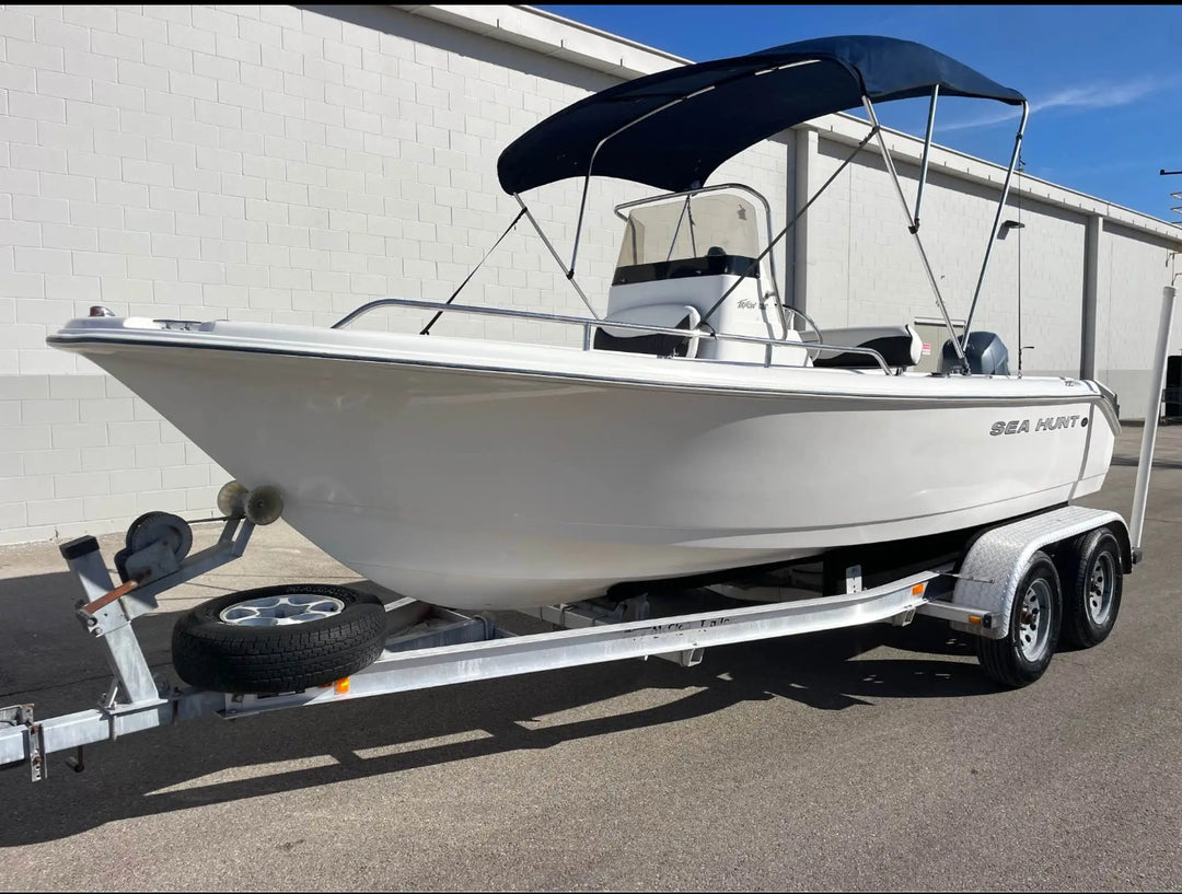 2003 Sea Hunt 186 Triton Center Console