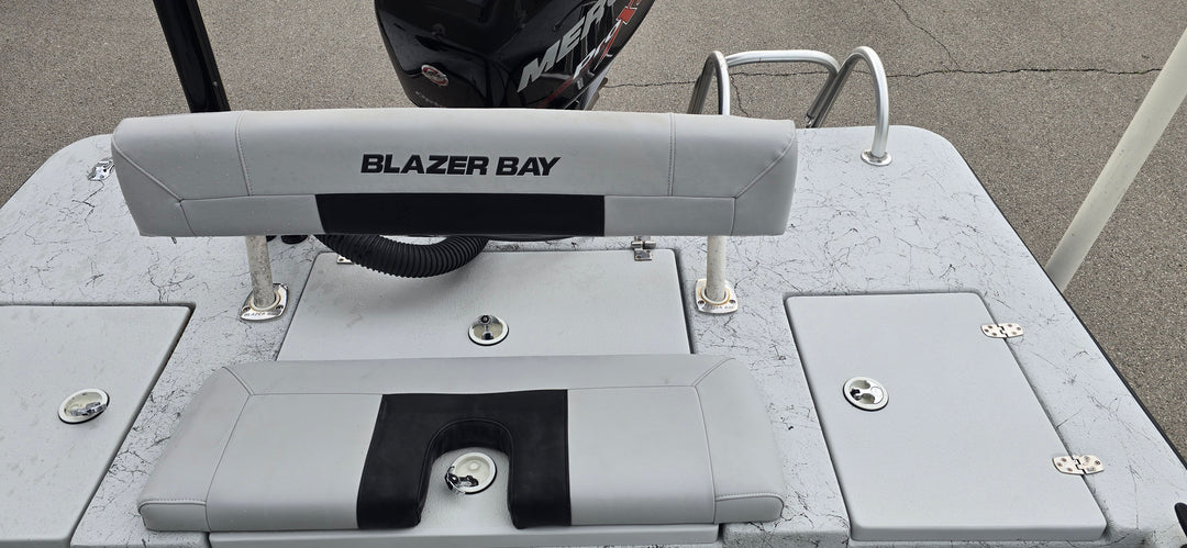 2014 Blazer Bay 22GTS Center Console