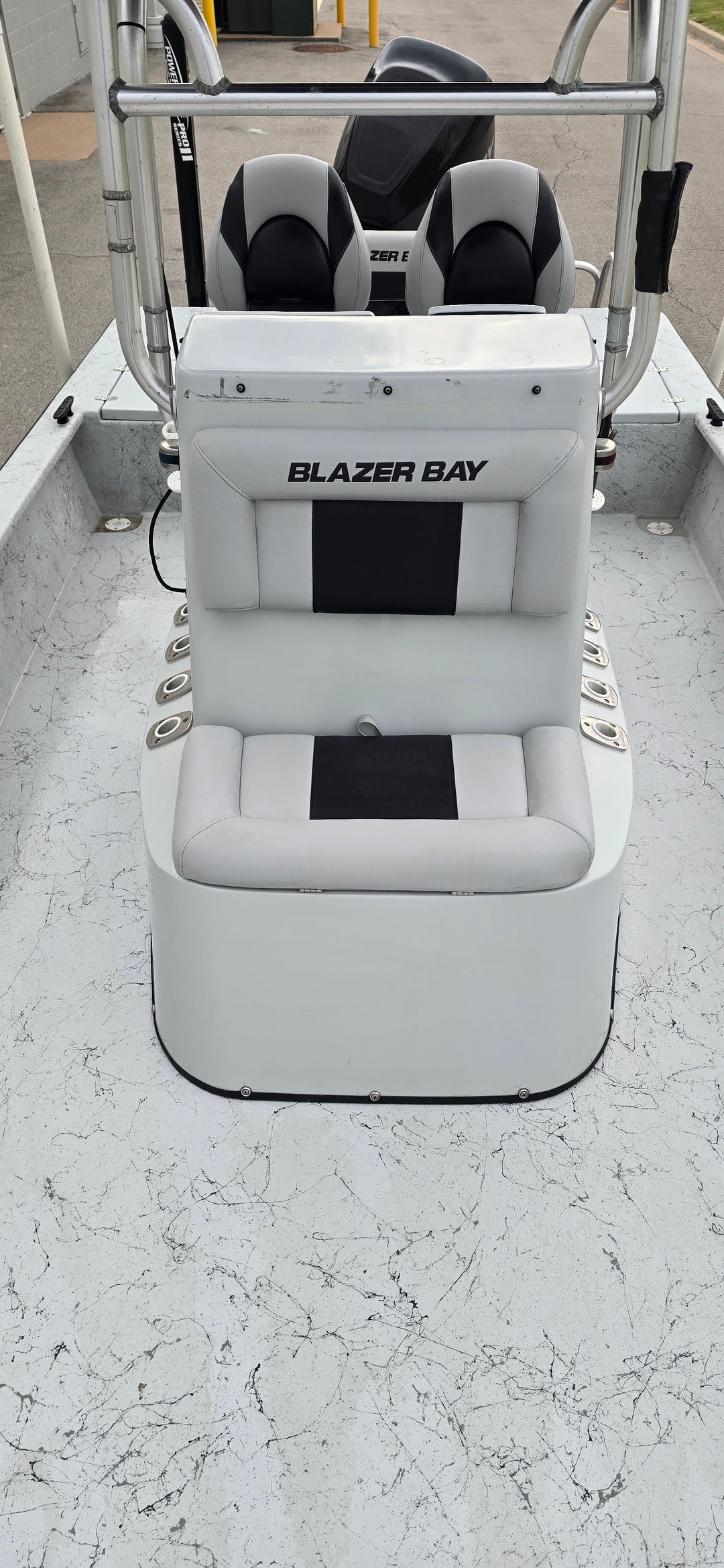 2014 Blazer Bay 22GTS Center Console