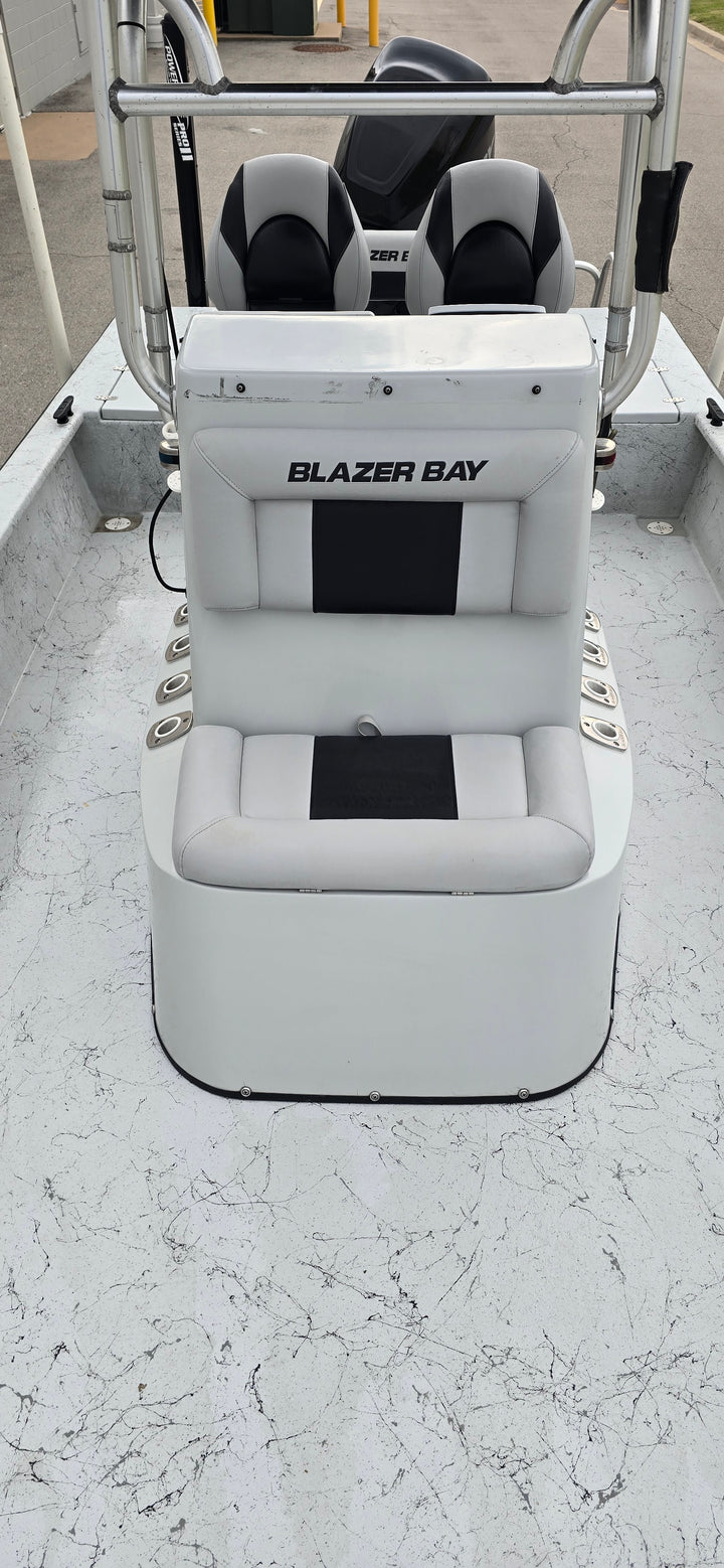 2014 Blazer Bay 22GTS Center Console