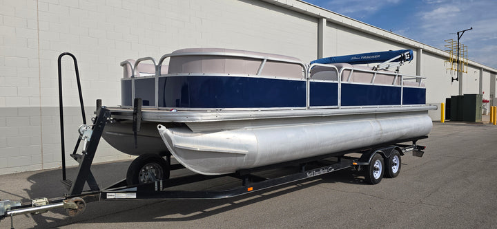 2014 Tracker Party Barge 24 DLX Pontoon