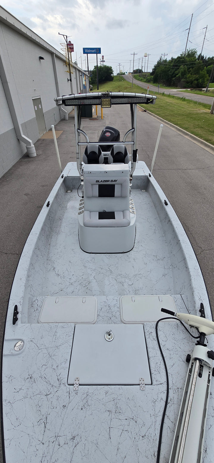 2014 Blazer Bay 22GTS Center Console