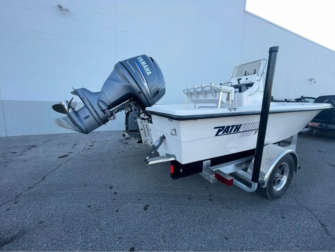 2004 Path Finder 1900 Center Console Fishing Boat