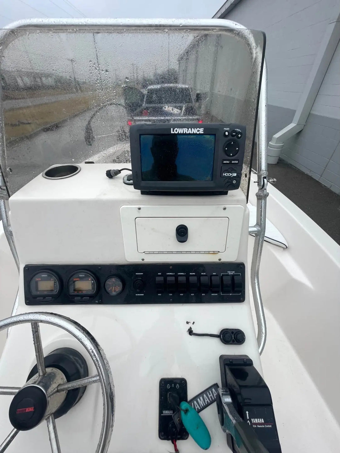 2004 Path Finder 1900 Center Console Fishing Boat