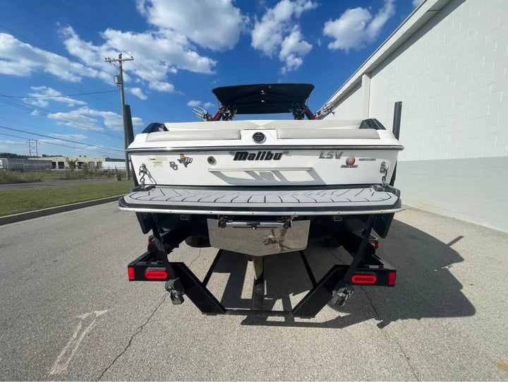 2015 Malibu 23 LSV Wakesetter Surf Boat