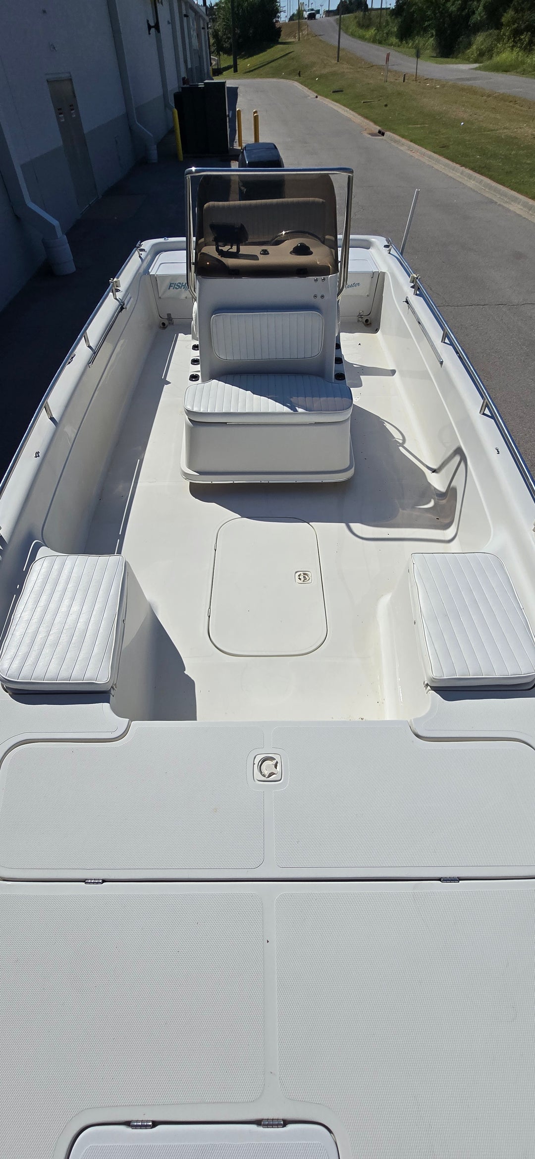 2000 Fish Master TravisEdition Center Console