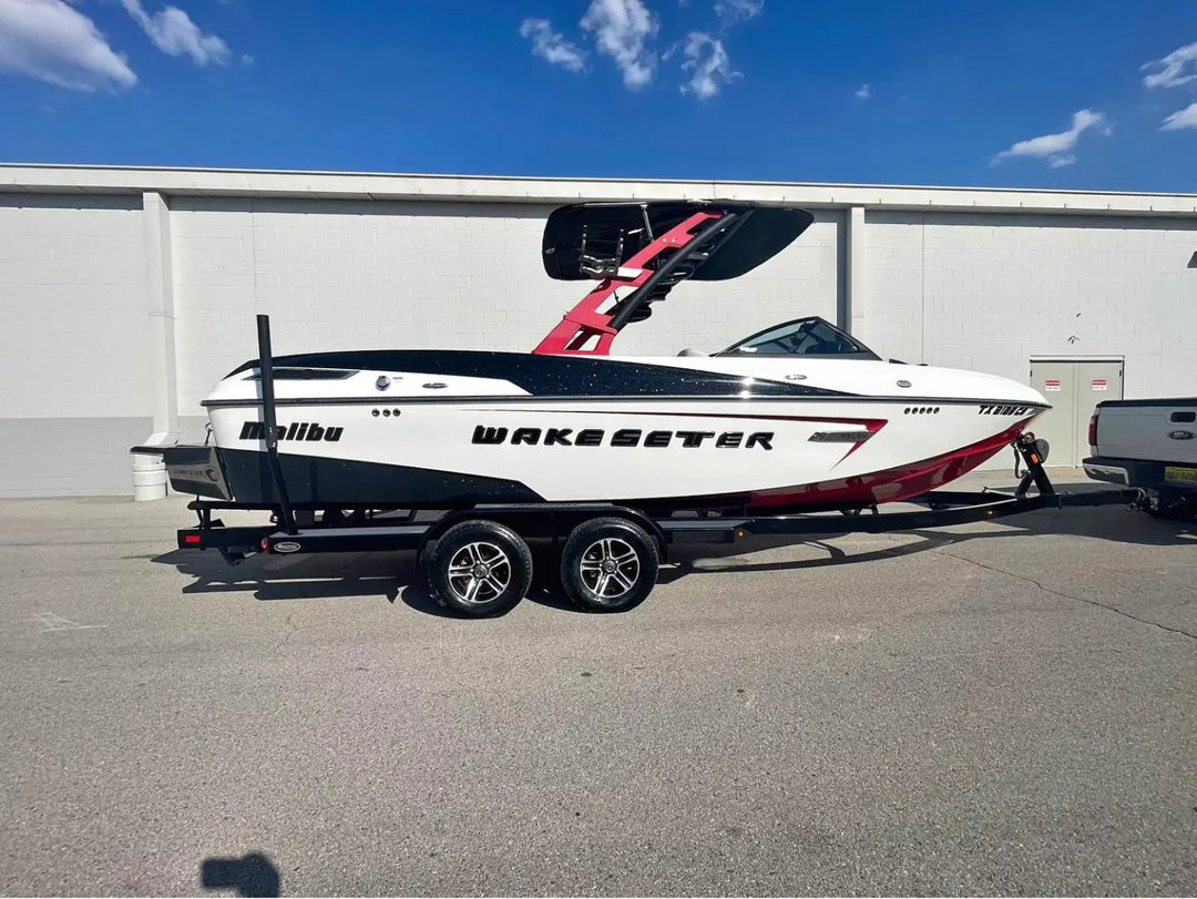 2015 Malibu 23 LSV Wakesetter Surf Boat