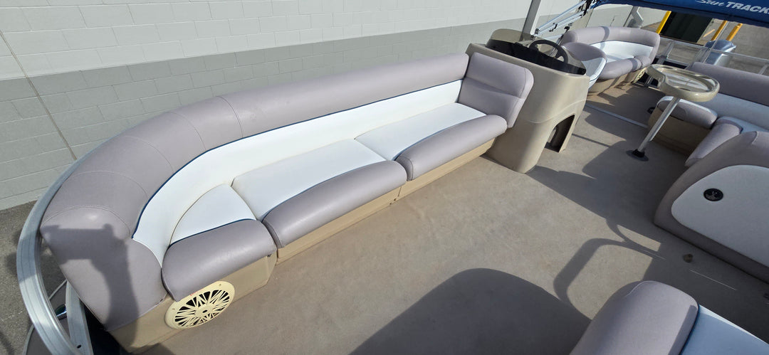 2014 Tracker Party Barge 24 DLX Pontoon