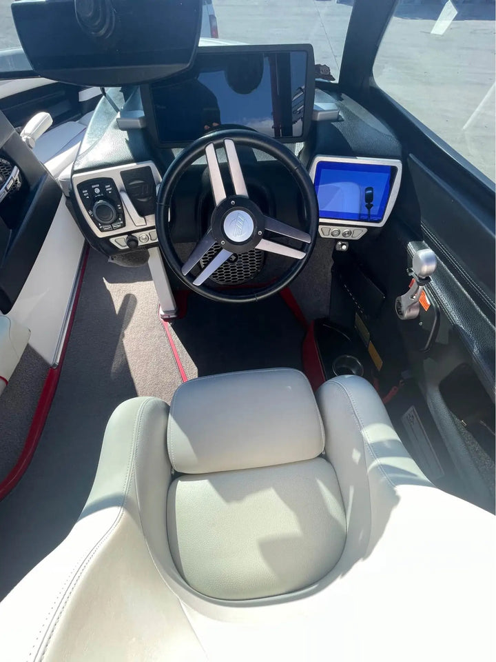 2015 Malibu 23 LSV Wakesetter Surf Boat