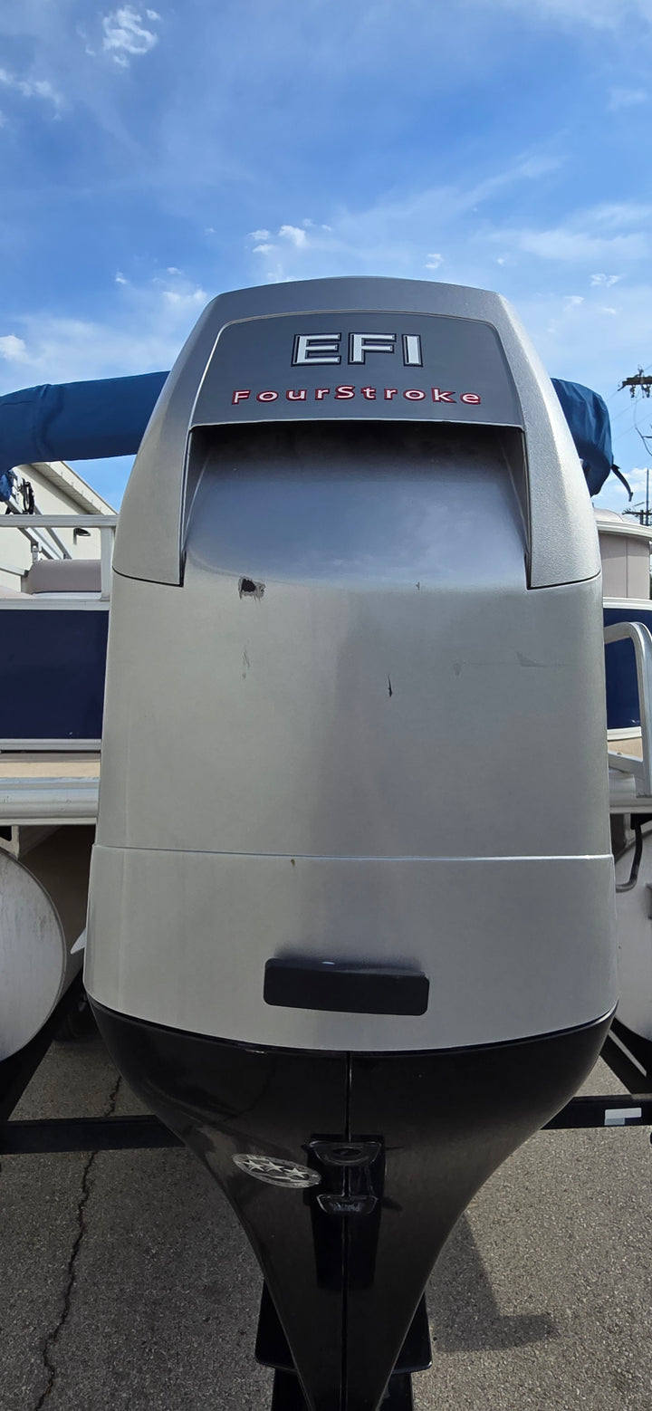 2014 Tracker Party Barge 24 DLX Pontoon