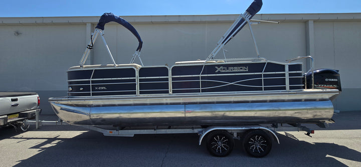 2011 Xcursion x-23rl luxury tritoon