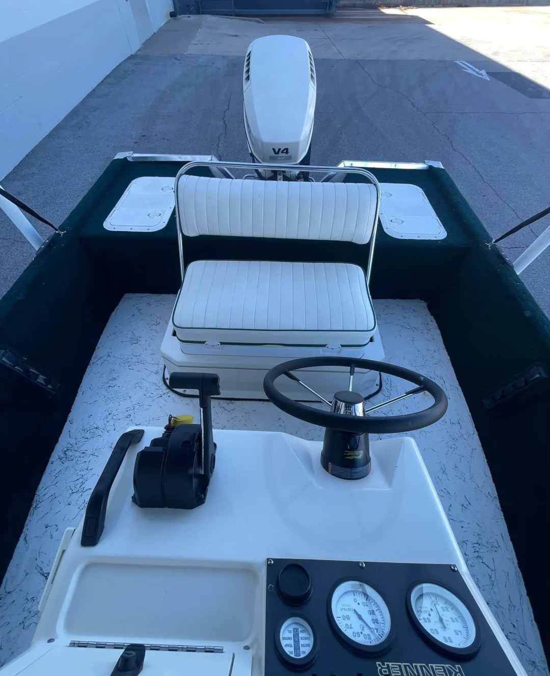 1998 Kenner 18' Center Console Fishing Boat