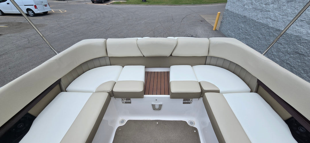 2011 Regal Fastrac 2500 Luxury Family Boat