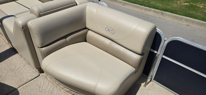 2011 Xcursion x-23rl luxury tritoon