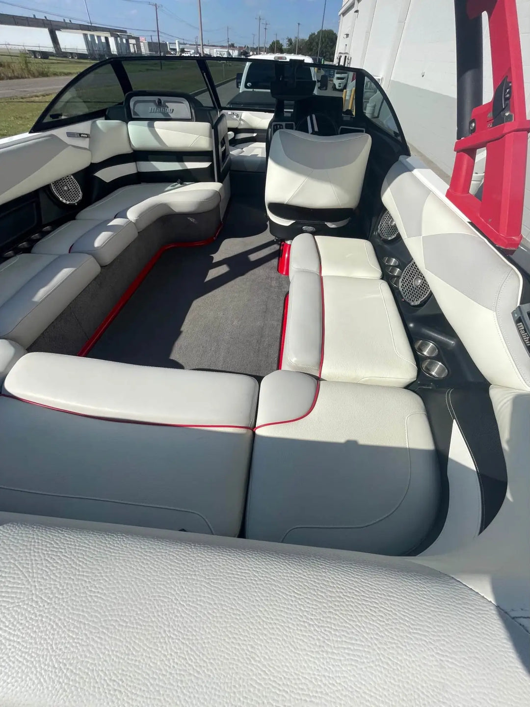 2015 Malibu 23 LSV Wakesetter Surf Boat