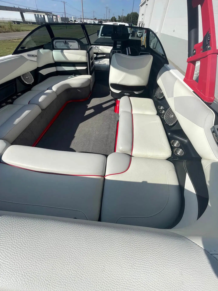 2015 Malibu 23 LSV Wakesetter Surf Boat