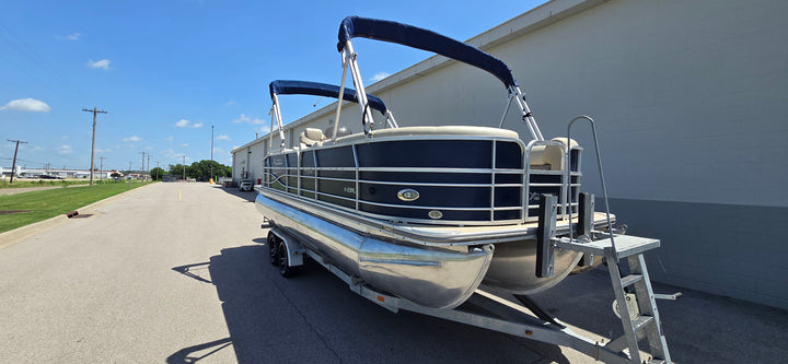2011 Xcursion x-23rl luxury tritoon