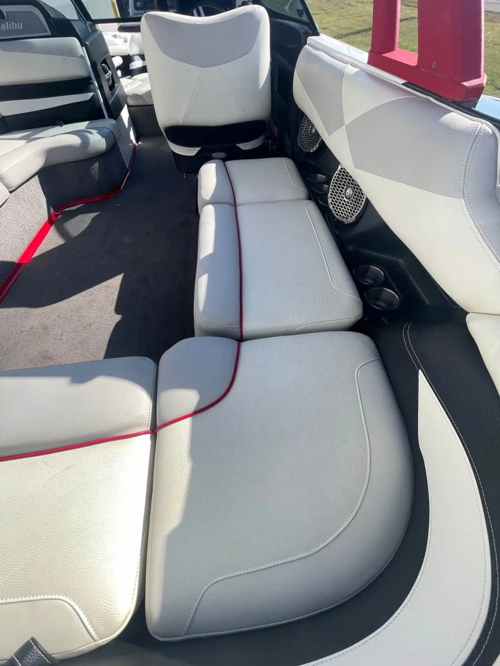 2015 Malibu 23 LSV Wakesetter Surf Boat