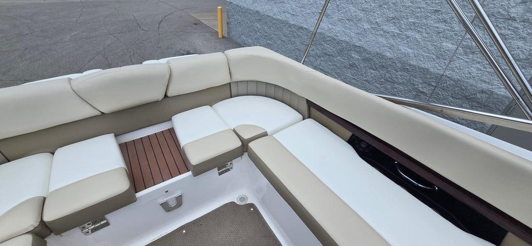 2011 Regal Fastrac 2500 Luxury Family Boat