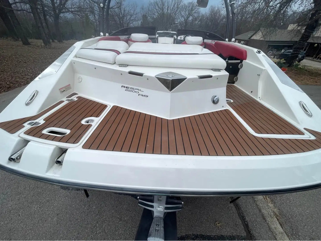 2008 Regal 2200RS Family Sport Boat