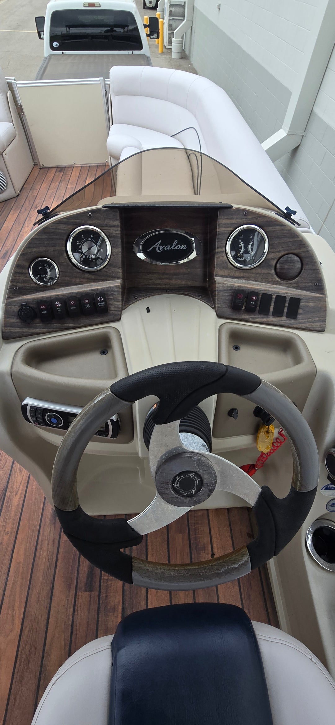 2014 Avalon 2455 Catalina Entertainer