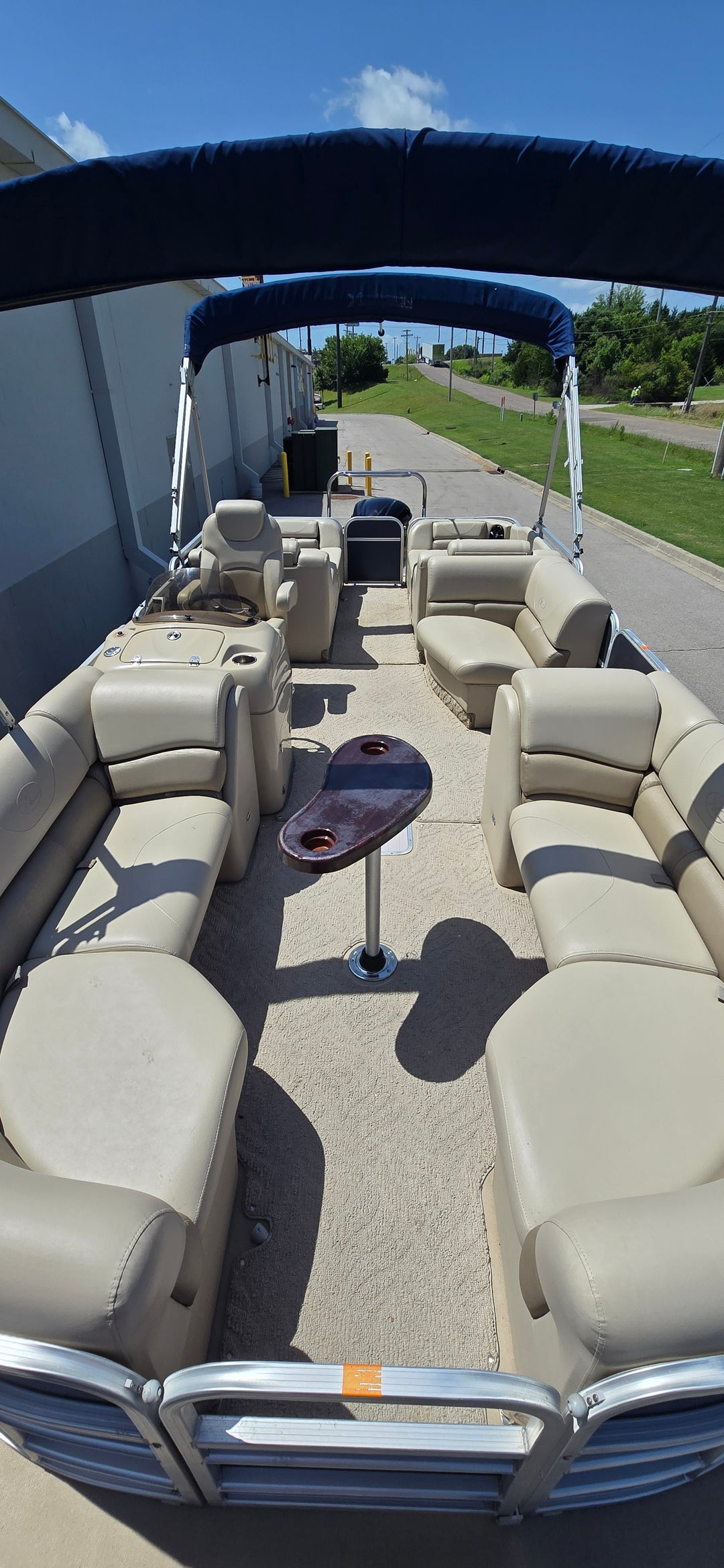 2011 Xcursion x-23rl luxury tritoon