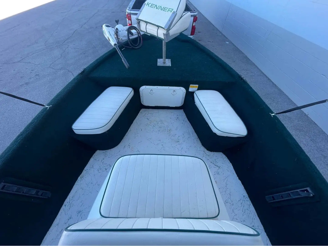 1998 Kenner 18' Center Console Fishing Boat