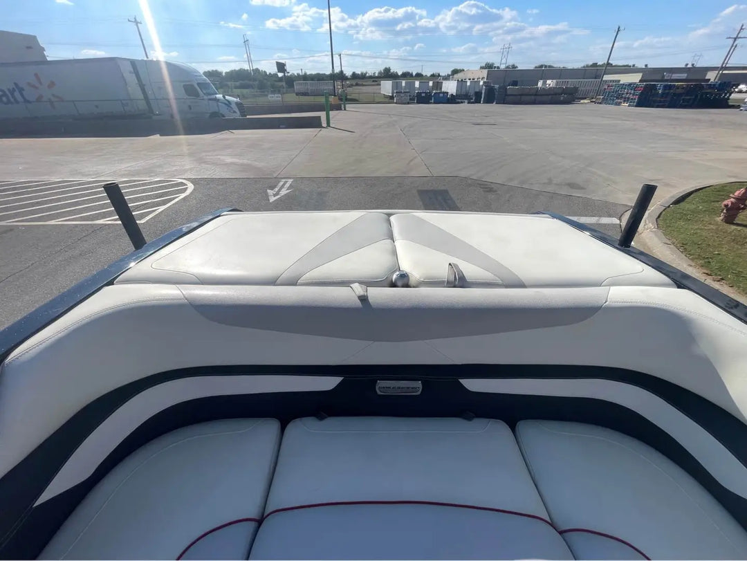 2015 Malibu 23 LSV Wakesetter Surf Boat