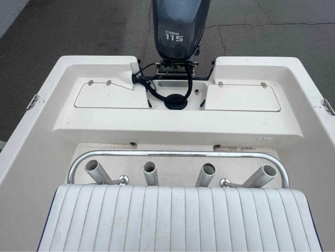 2004 Path Finder 1900 Center Console Fishing Boat