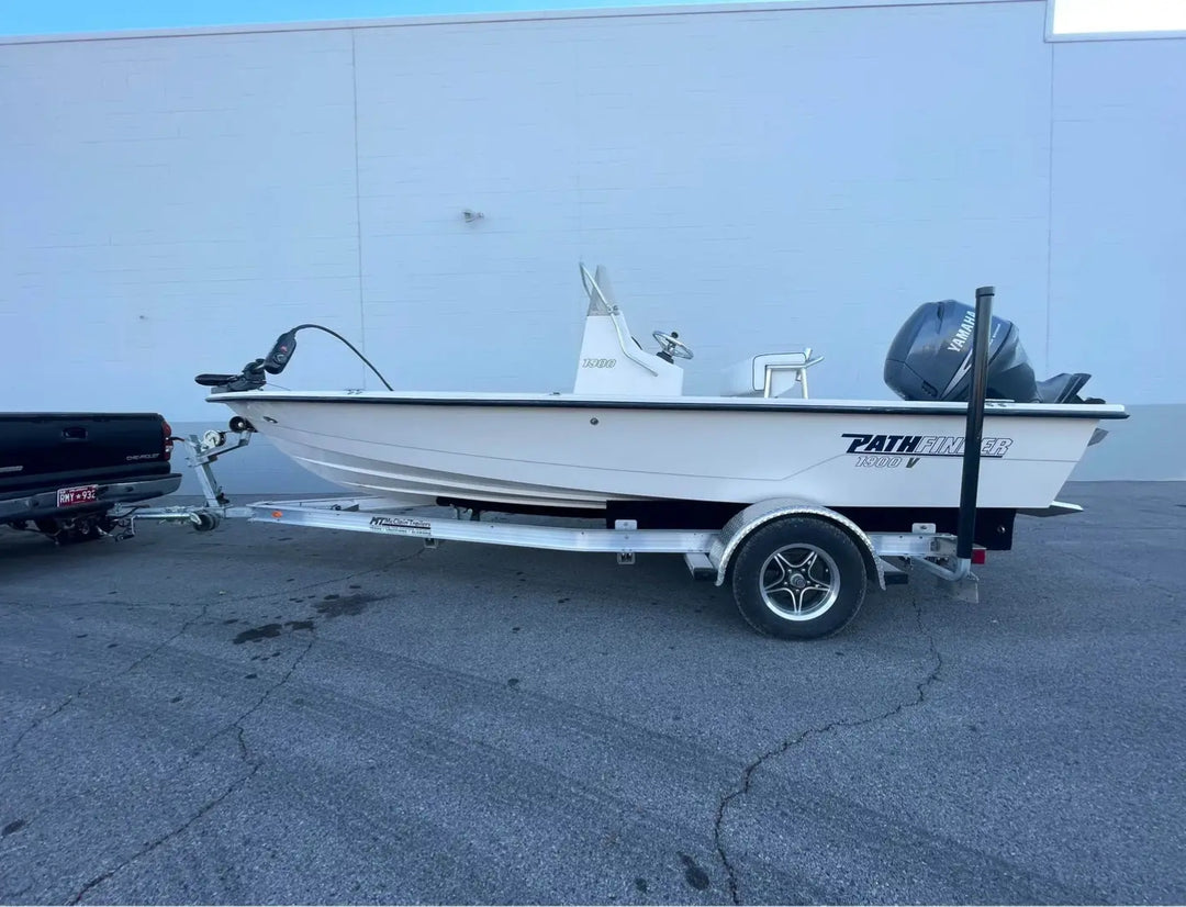 2004 Path Finder 1900 Center Console Fishing Boat