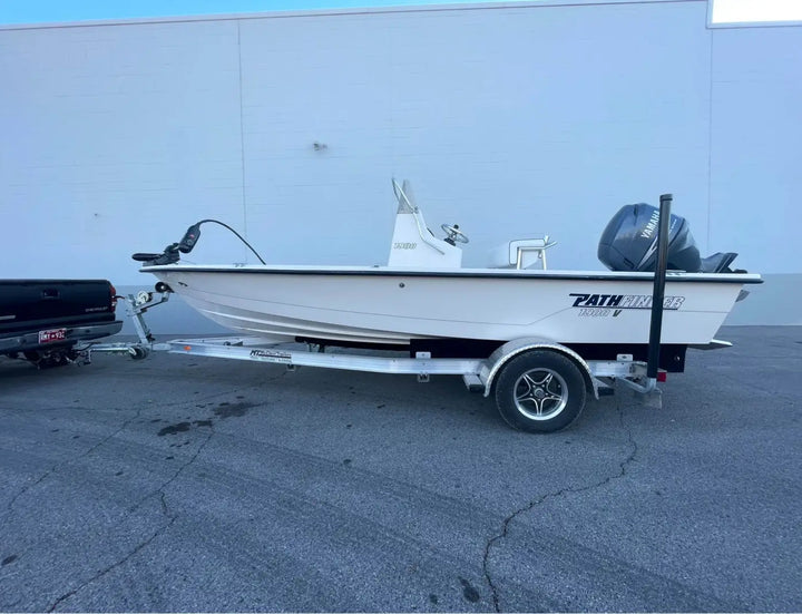 2004 Path Finder 1900 Center Console Fishing Boat