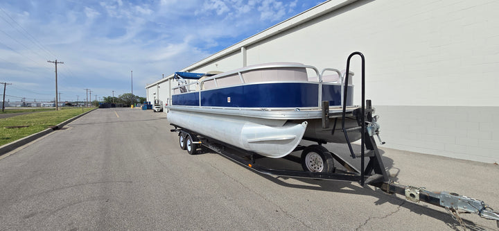 2014 Tracker Party Barge 24 DLX Pontoon