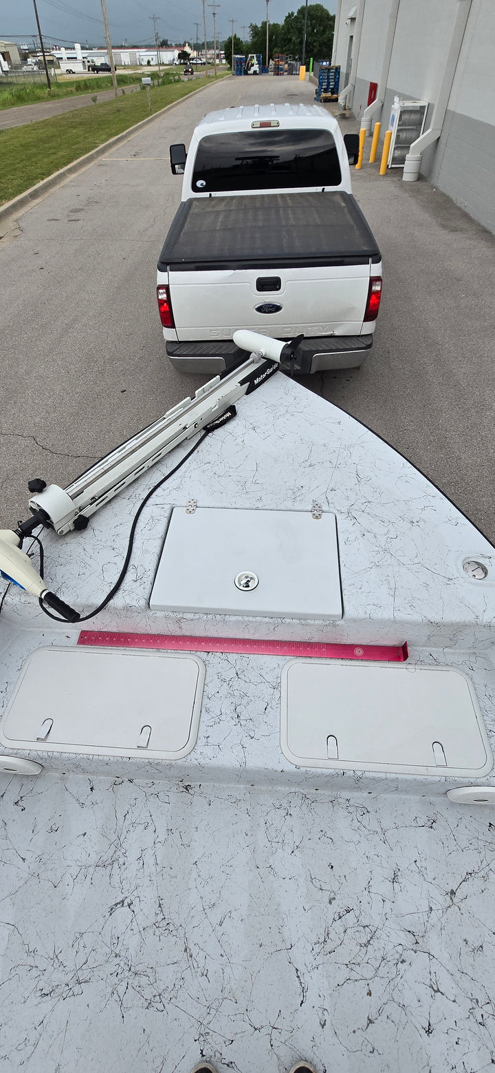 2014 Blazer Bay 22GTS Center Console