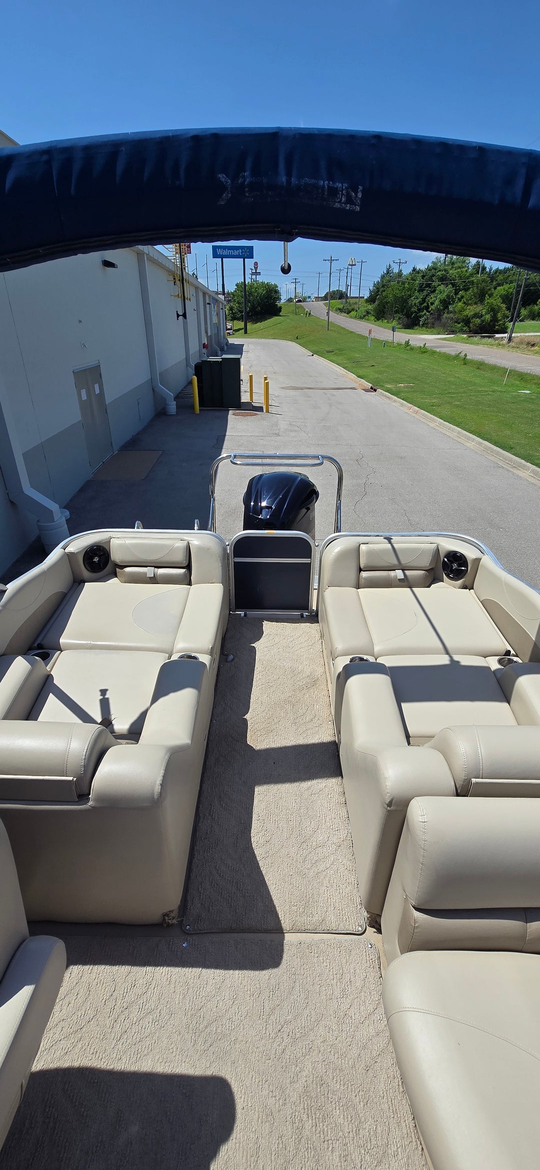 2011 Xcursion x-23rl luxury tritoon