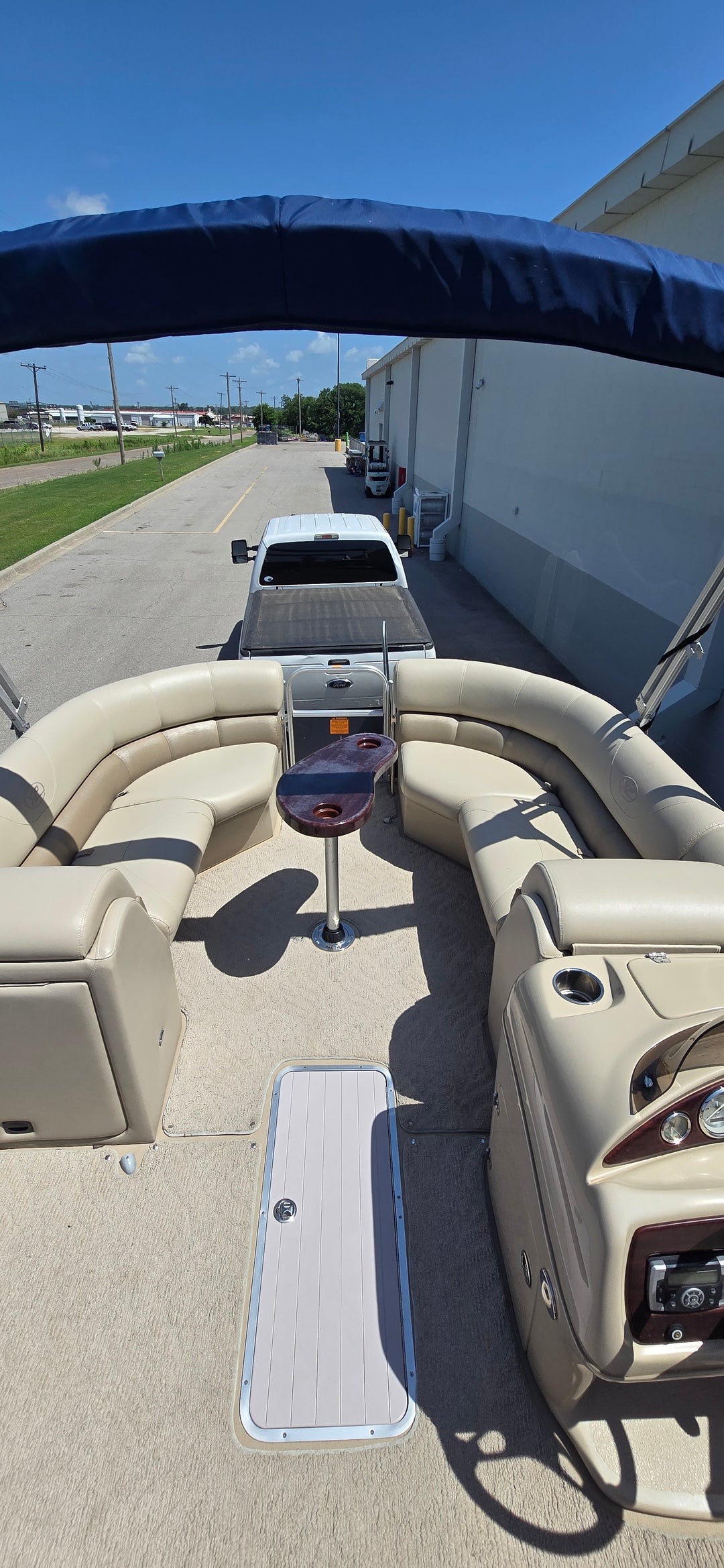 2011 Xcursion x-23rl luxury tritoon