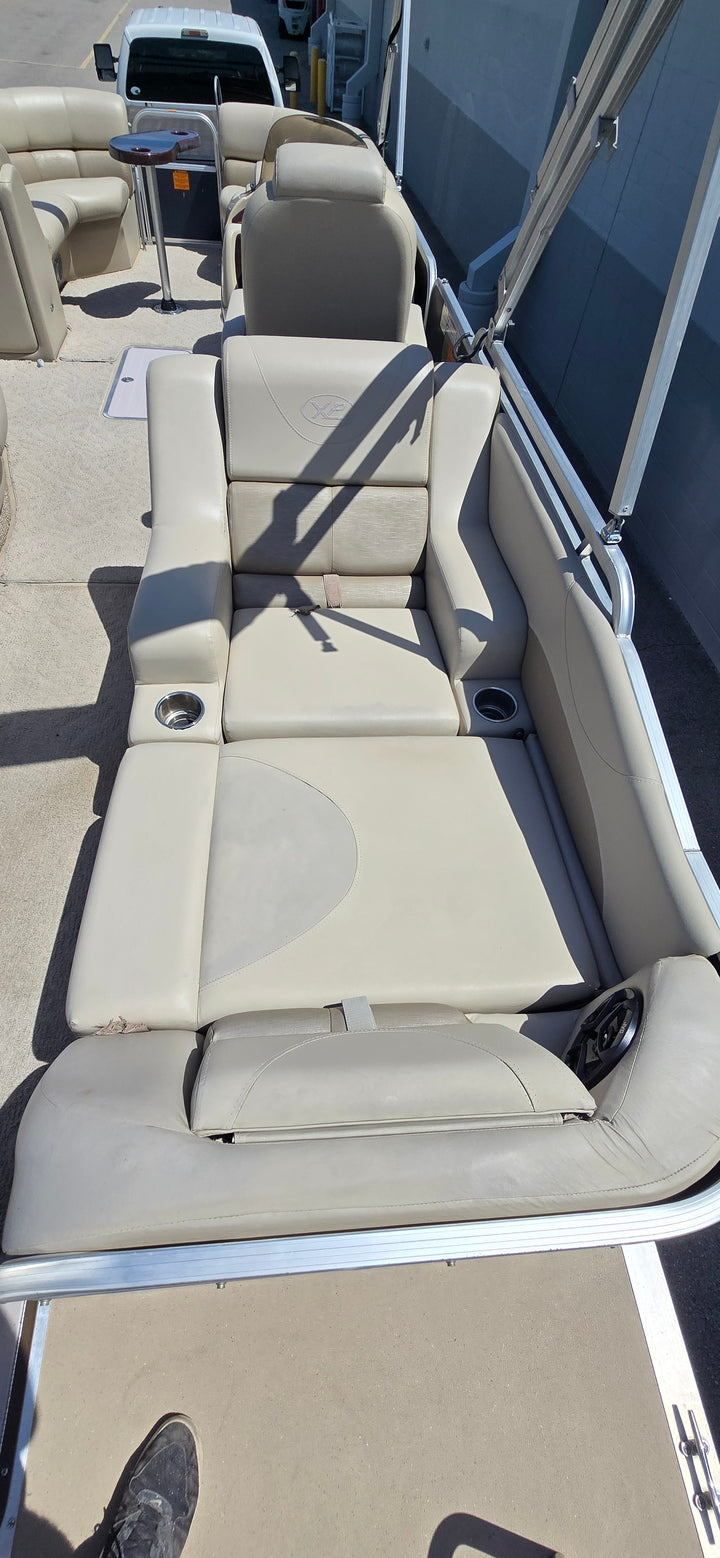 2011 Xcursion x-23rl luxury tritoon