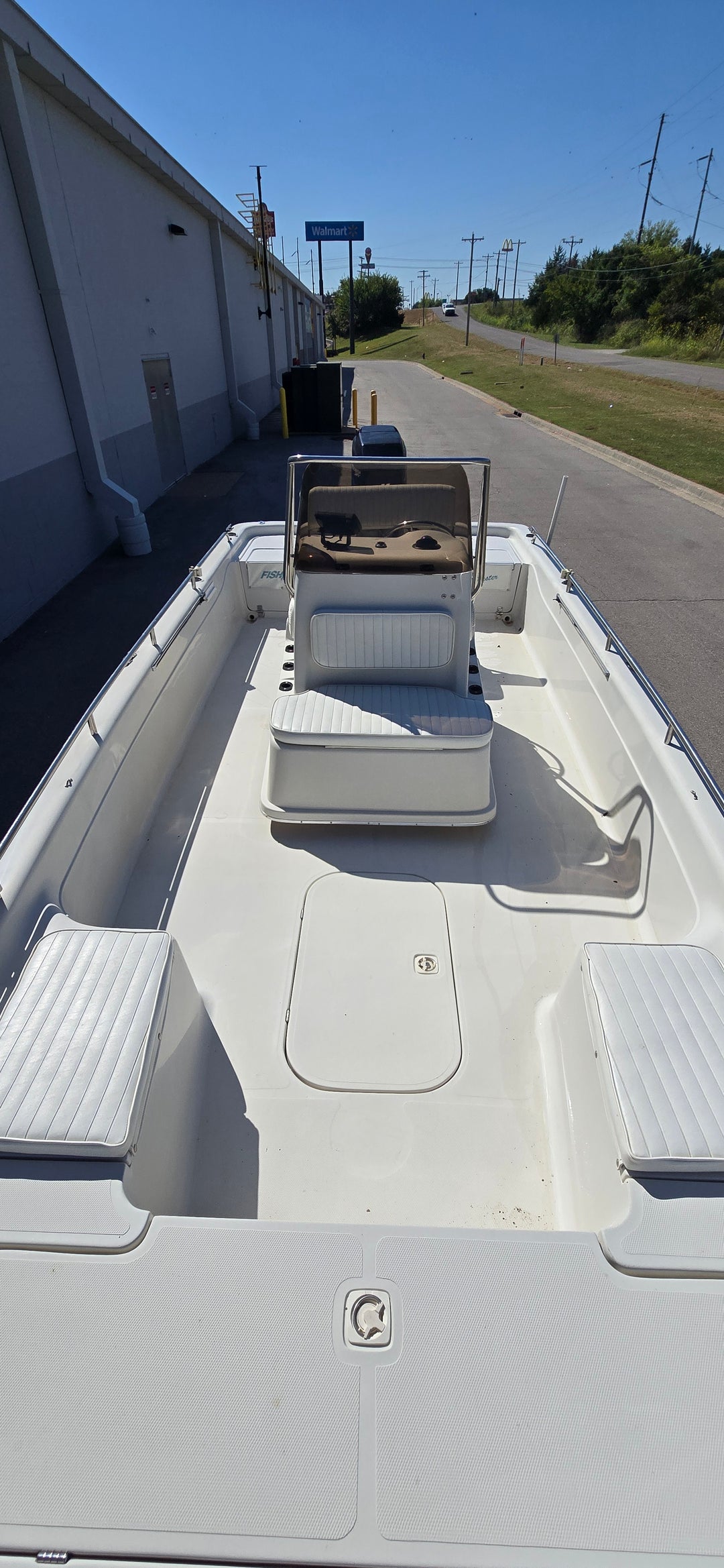 2000 Fish Master TravisEdition Center Console