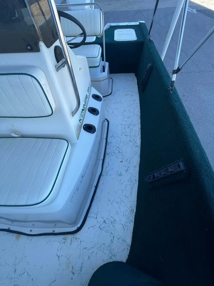 1998 Kenner 18' Center Console Fishing Boat
